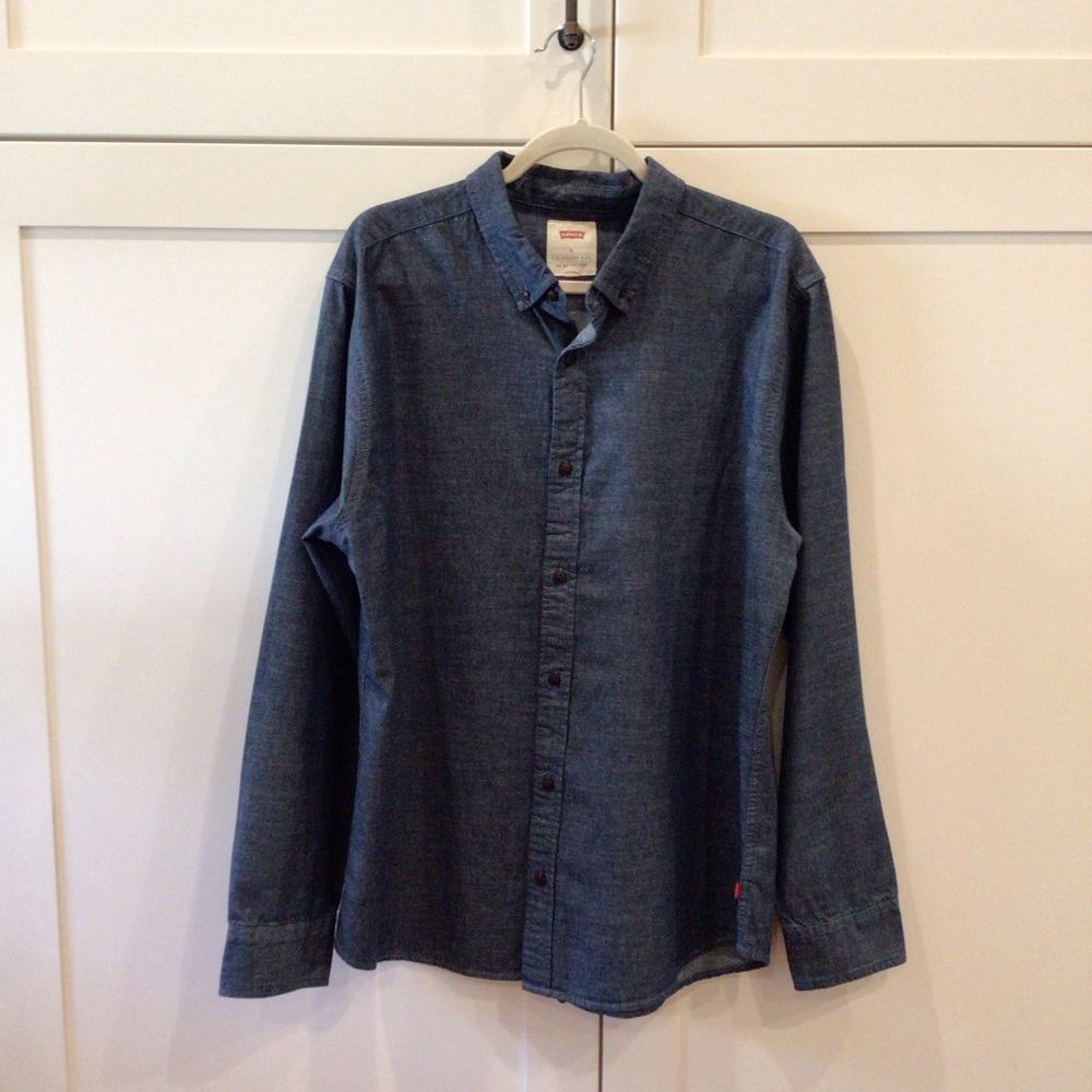 Levi’s Medium Wash Denim Shirt Men’s Size XL
